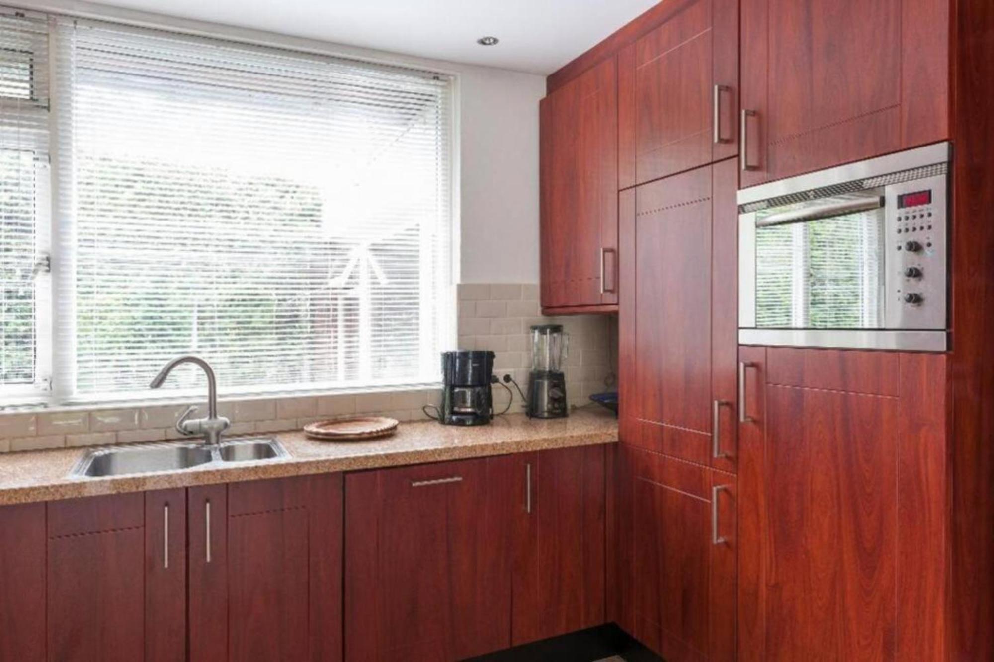 Ground Floor And Twin Bedroom In Luxurious Villa With Beautiful Garden Very Near Tue And Centre Eindhoven Exteriér fotografie